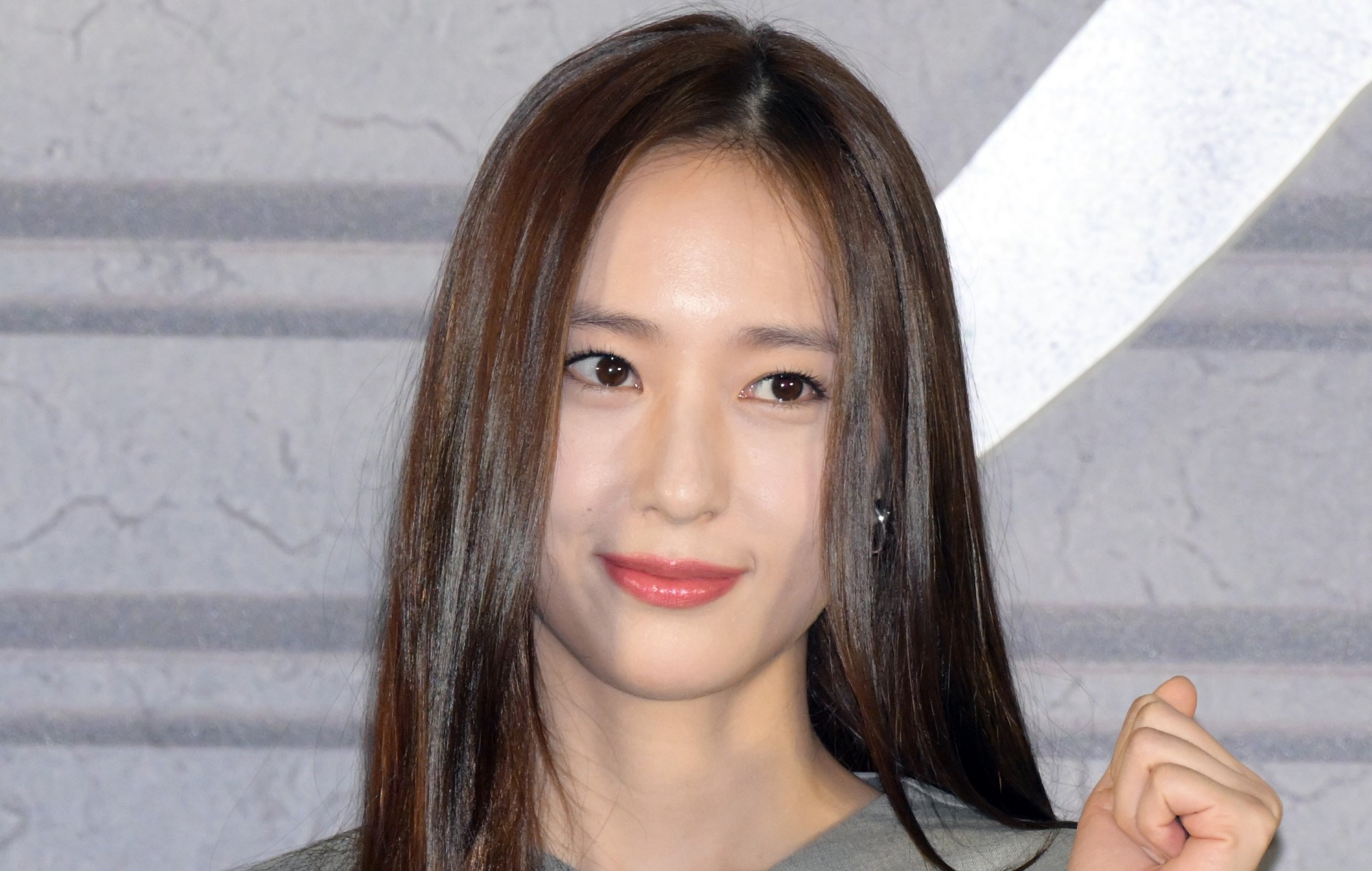 f(x)’s Krystal Jung signs with new agency, signals return to music