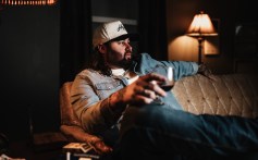 Hot 100 First-Timers: Country-Rocker Koe Wetzel Lands First Entry With ‘Sweet Dreams’