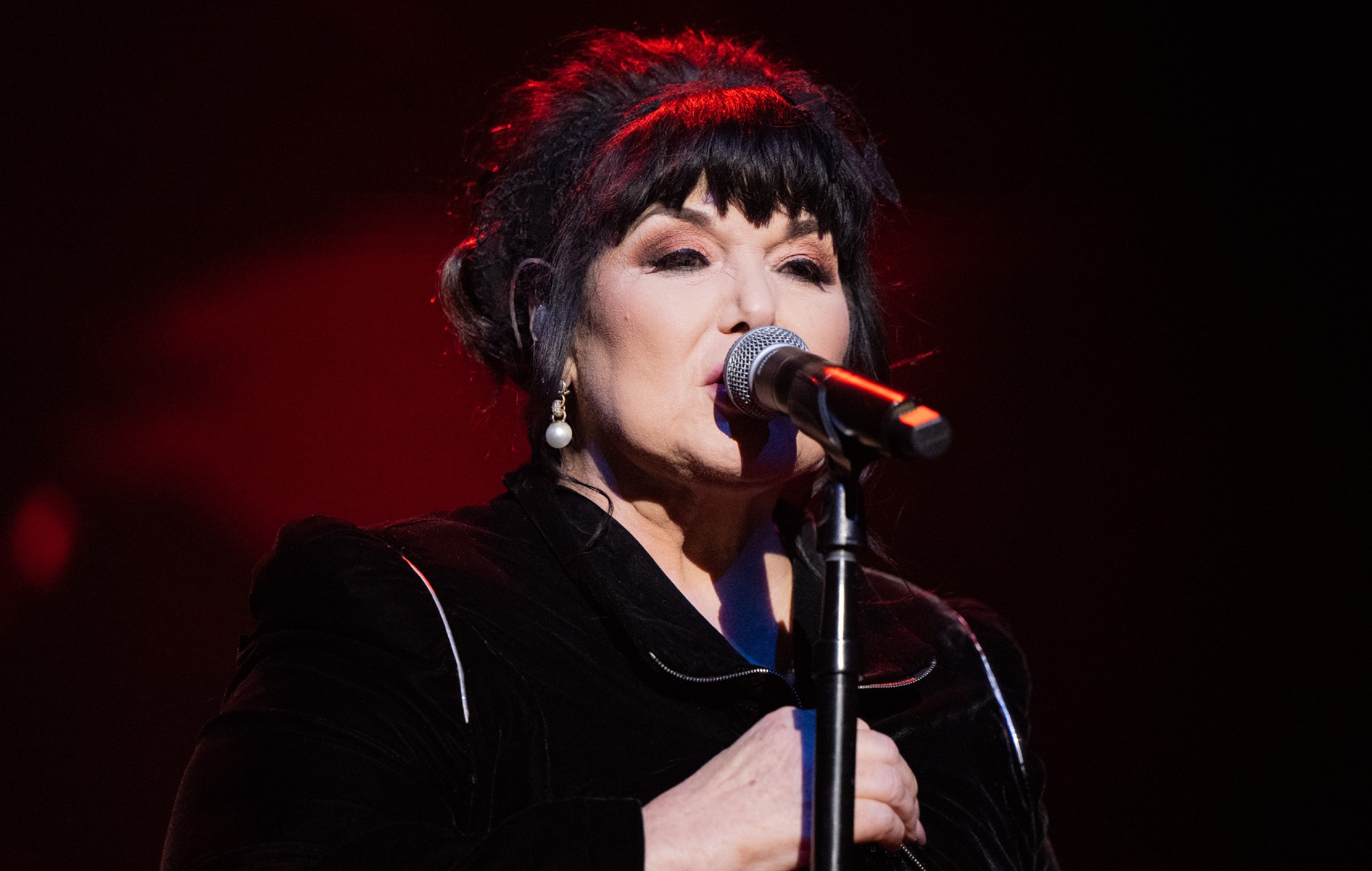 Heart cancel European tour for Ann Wilson to undergo “time-sensitive” medical procedure