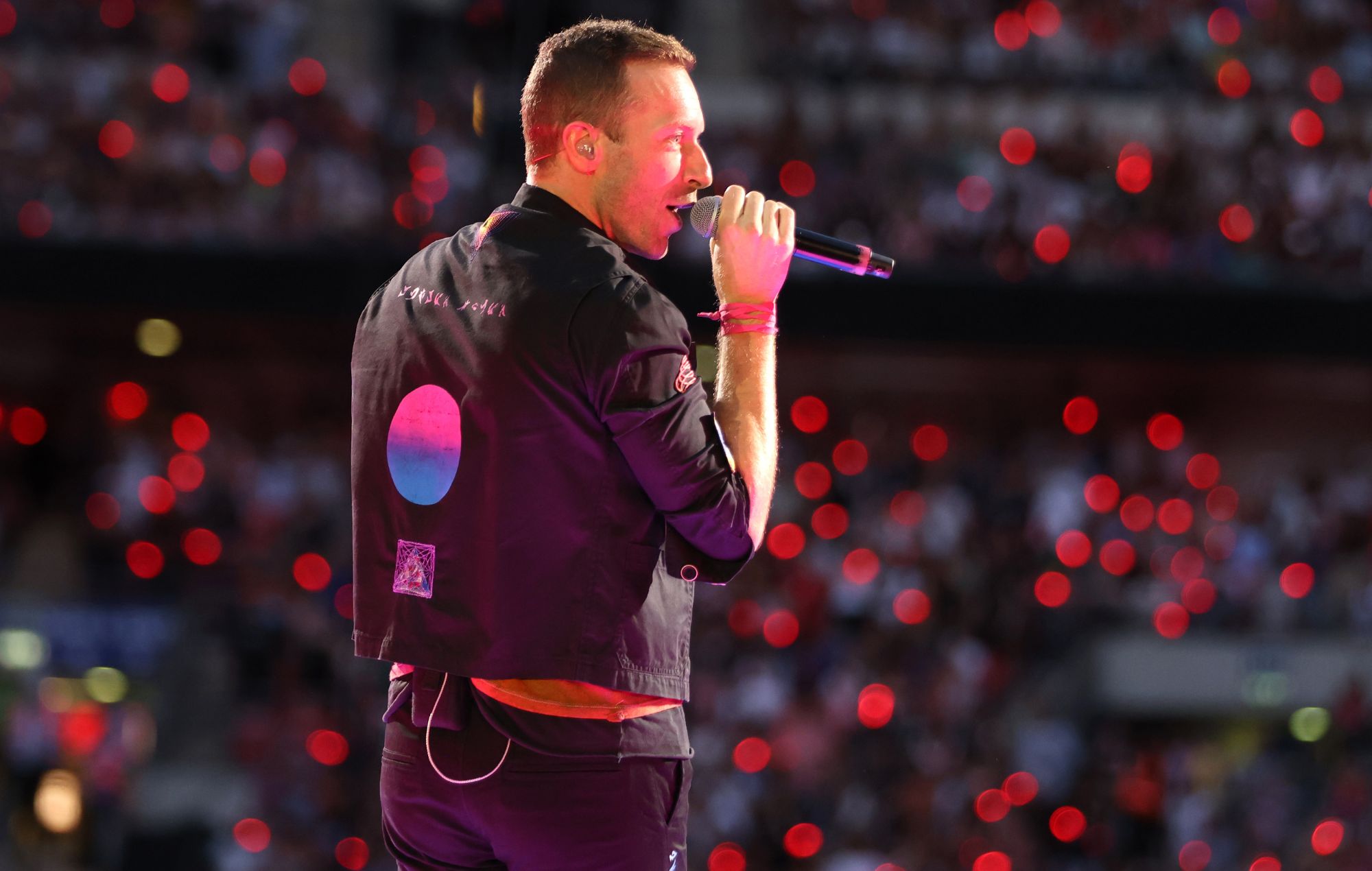 Glastonbury 2024: Chris Martin apparently handing out LED wristbands for Coldplay’s headline show tonight