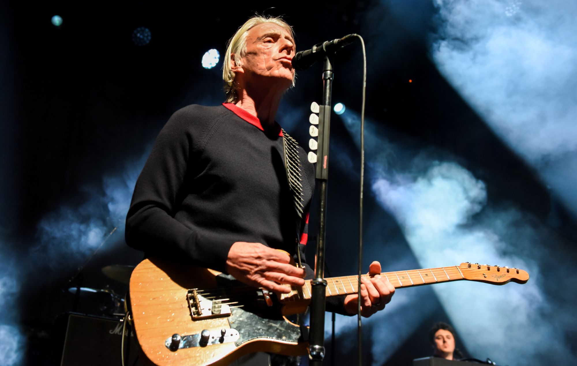 Watch Paul Weller’s surprise performance outside tiny West London chip shop