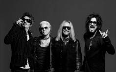 Mötley Crüe Guitarist John 5 & His Dog Team Up With PETA for ‘Always Adopt! Never Buy’ Campaign