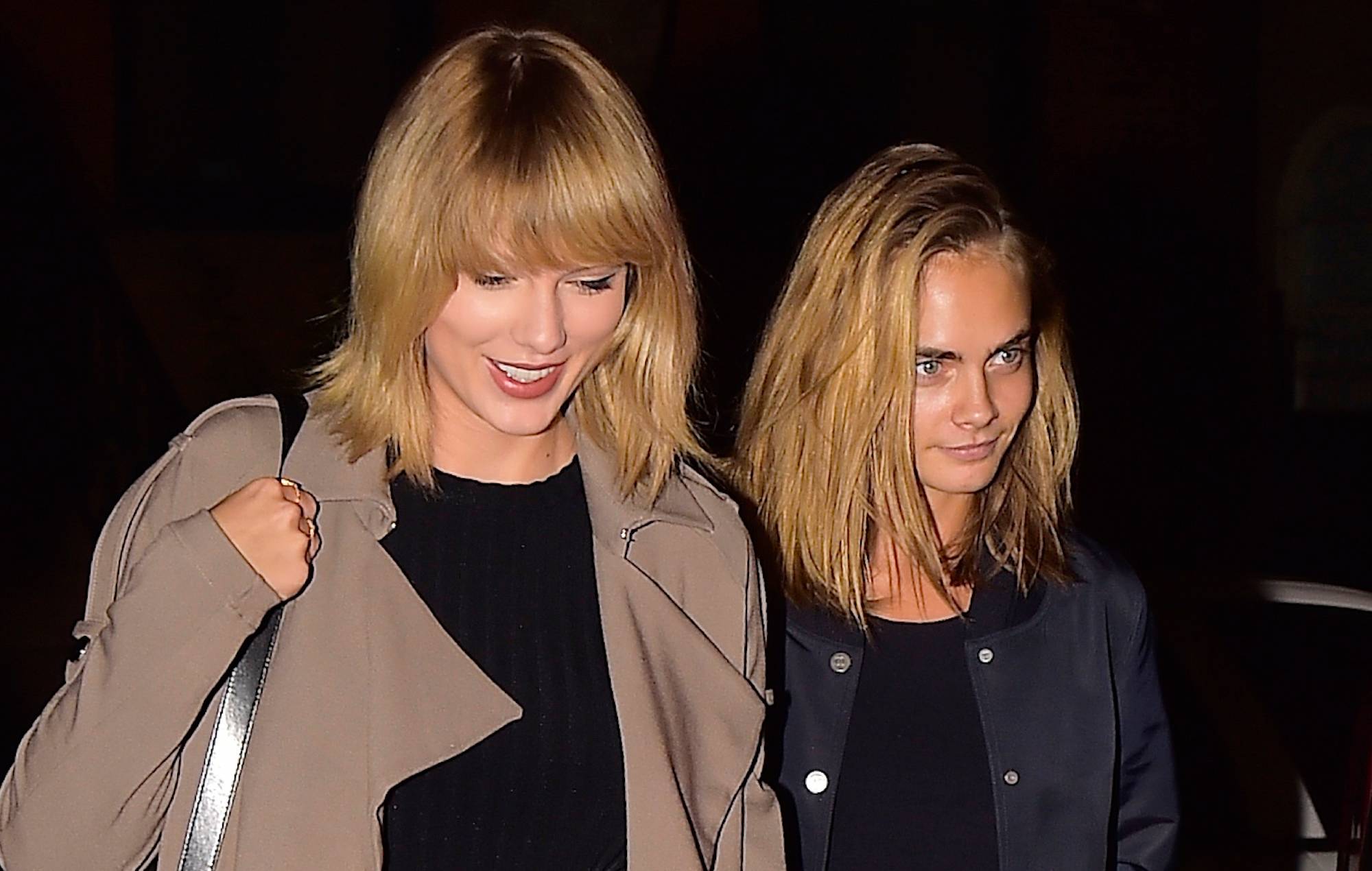 Cara Delevigne tried to take Taylor Swift on “a wild ride” when they lived together: “She’s very homely”