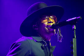 RAPHAEL SAADIQ GOES SOLO: “NO BANDWIDTH” TOUR HITS NEW YORK, L.A., AND OAKLAND